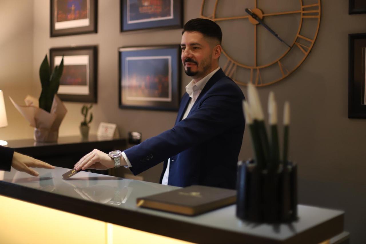 Hotel Opera Prishtine Bagian luar foto
