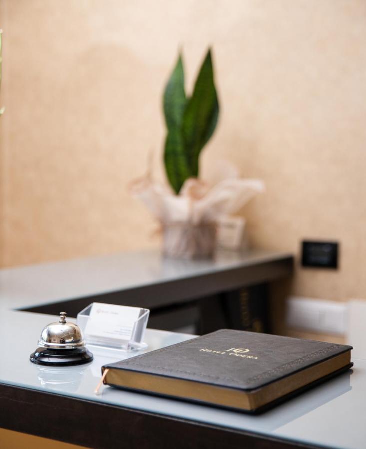 Hotel Opera Prishtine Bagian luar foto