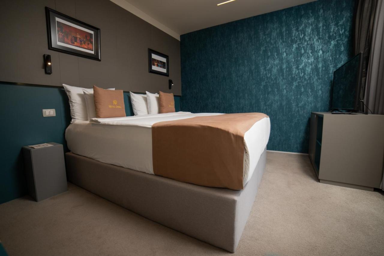Hotel Opera Prishtine Bagian luar foto