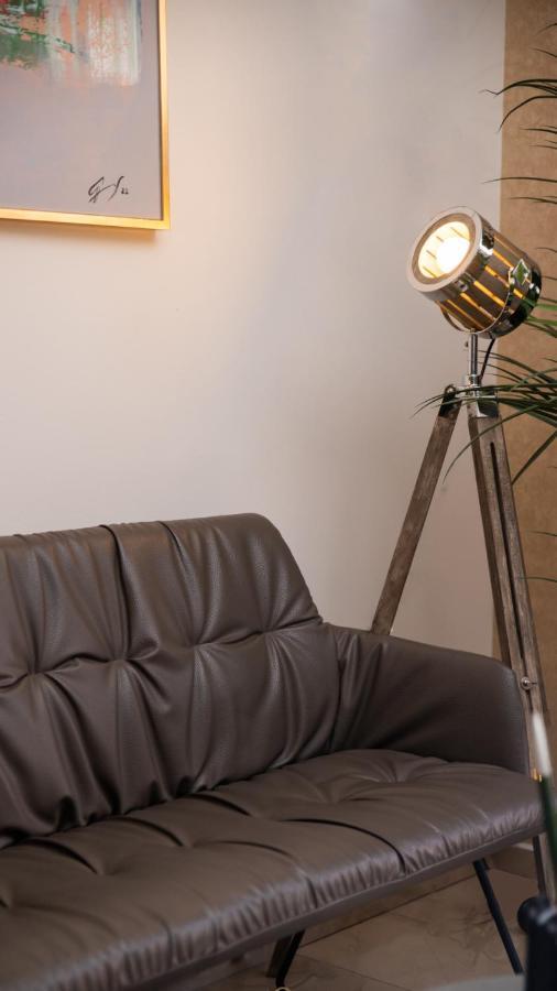 Hotel Opera Prishtine Bagian luar foto