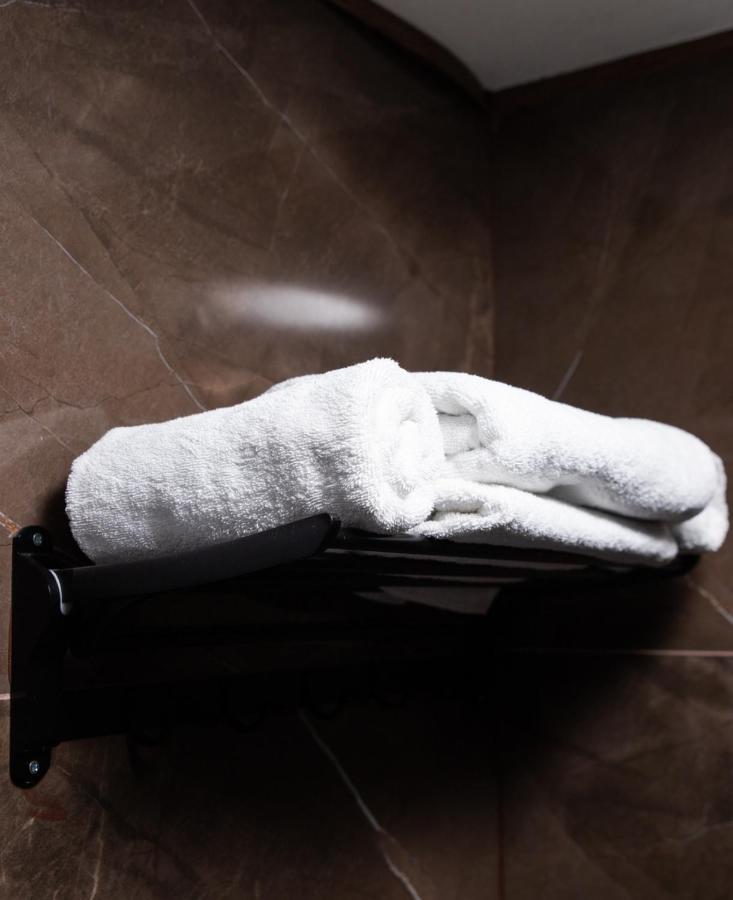 Hotel Opera Prishtine Bagian luar foto