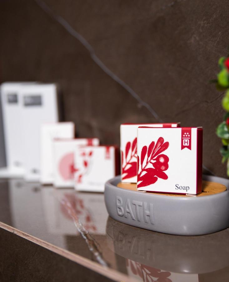 Hotel Opera Prishtine Bagian luar foto