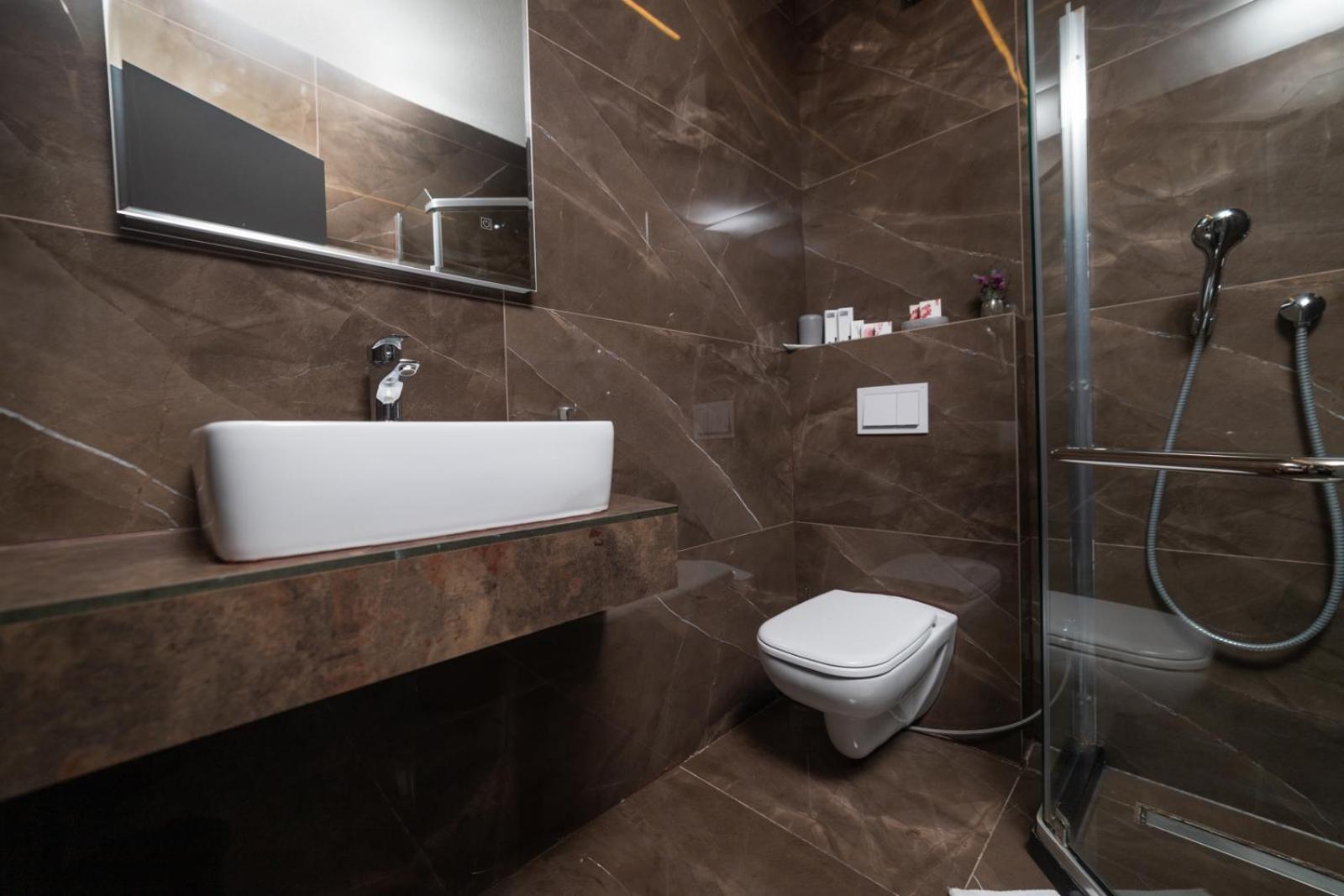 Hotel Opera Prishtine Bagian luar foto