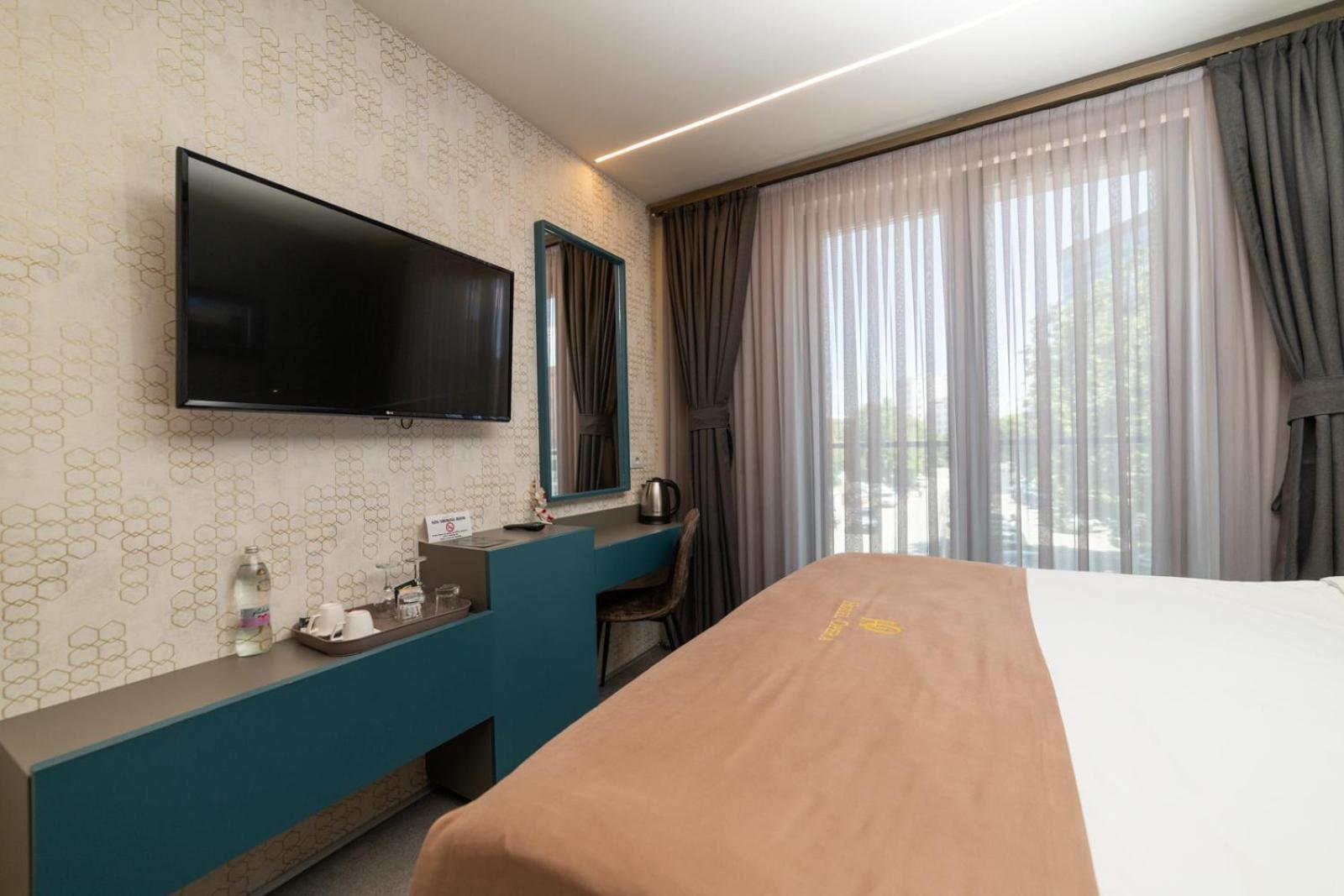 Hotel Opera Prishtine Bagian luar foto