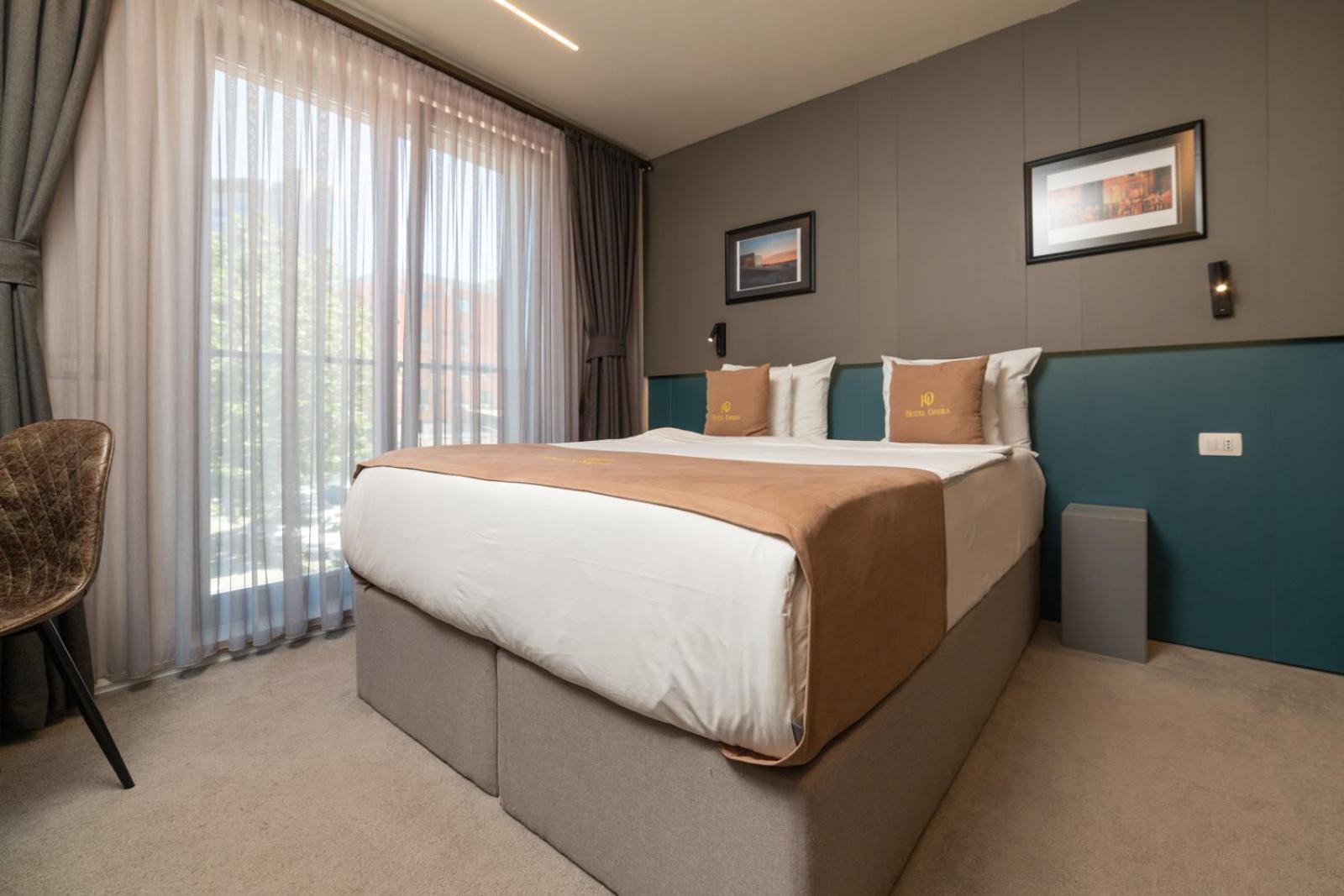 Hotel Opera Prishtine Bagian luar foto
