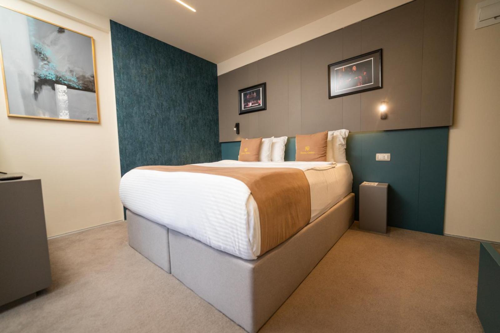 Hotel Opera Prishtine Bagian luar foto