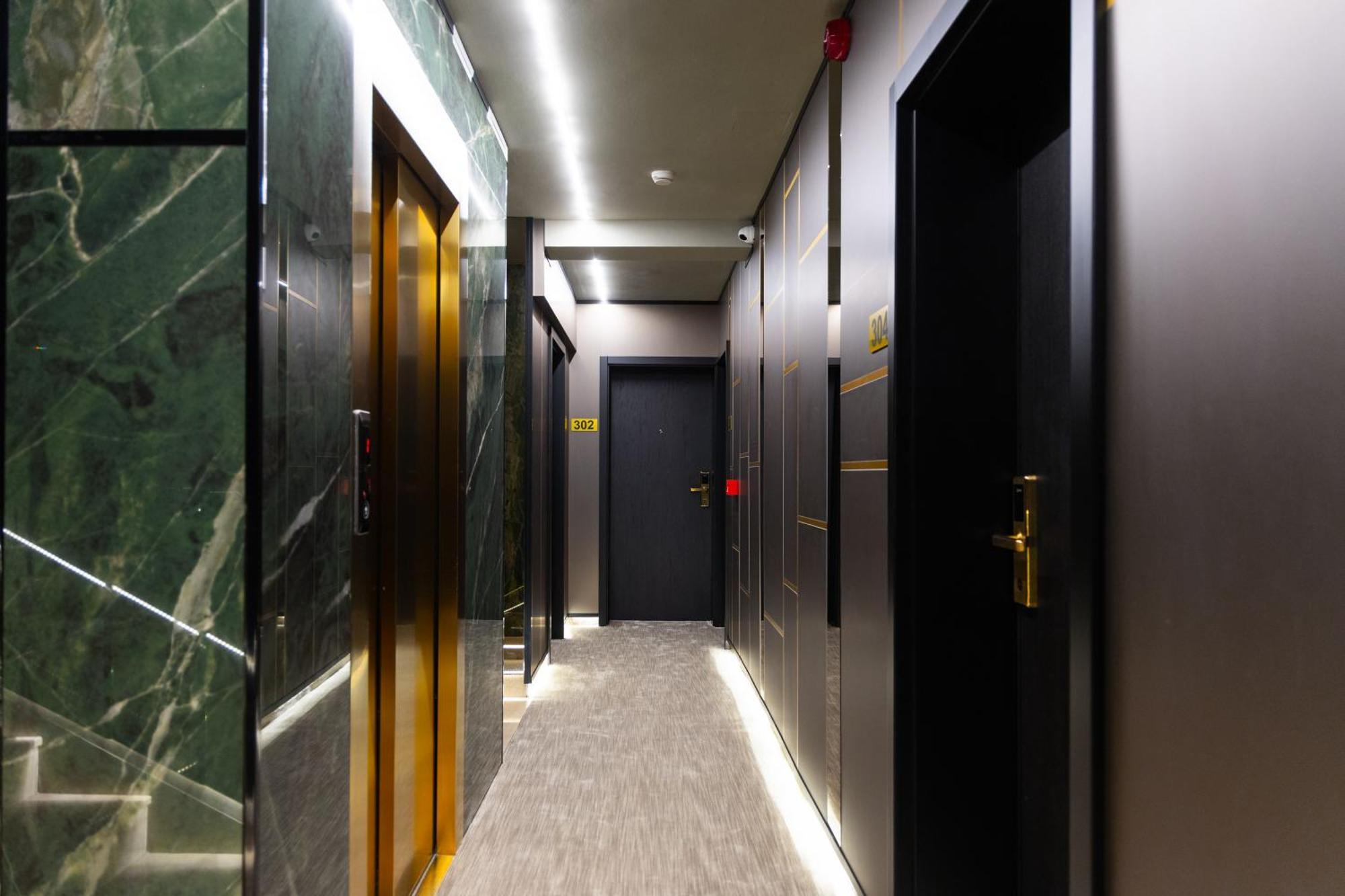 Hotel Opera Prishtine Bagian luar foto