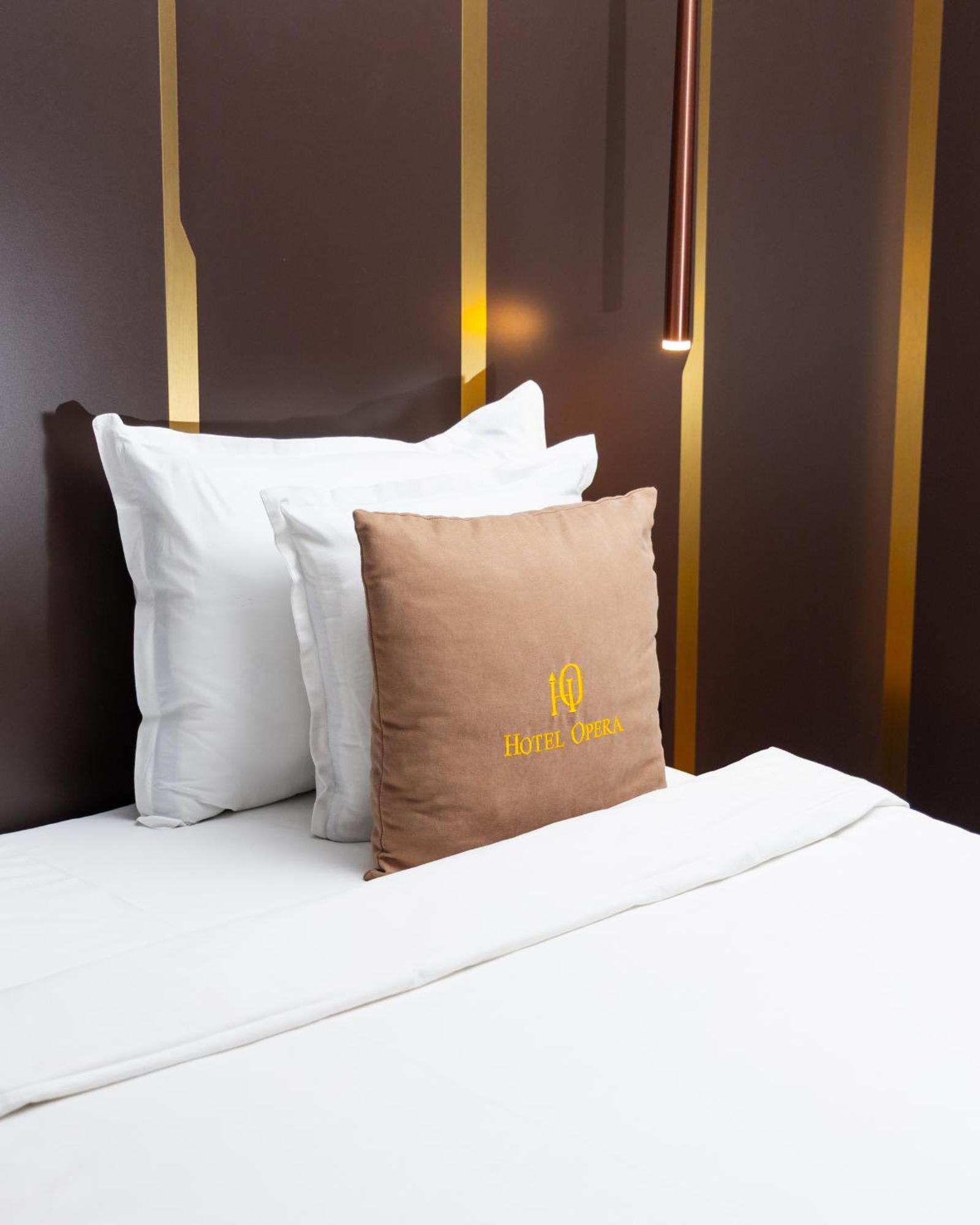 Hotel Opera Prishtine Bagian luar foto