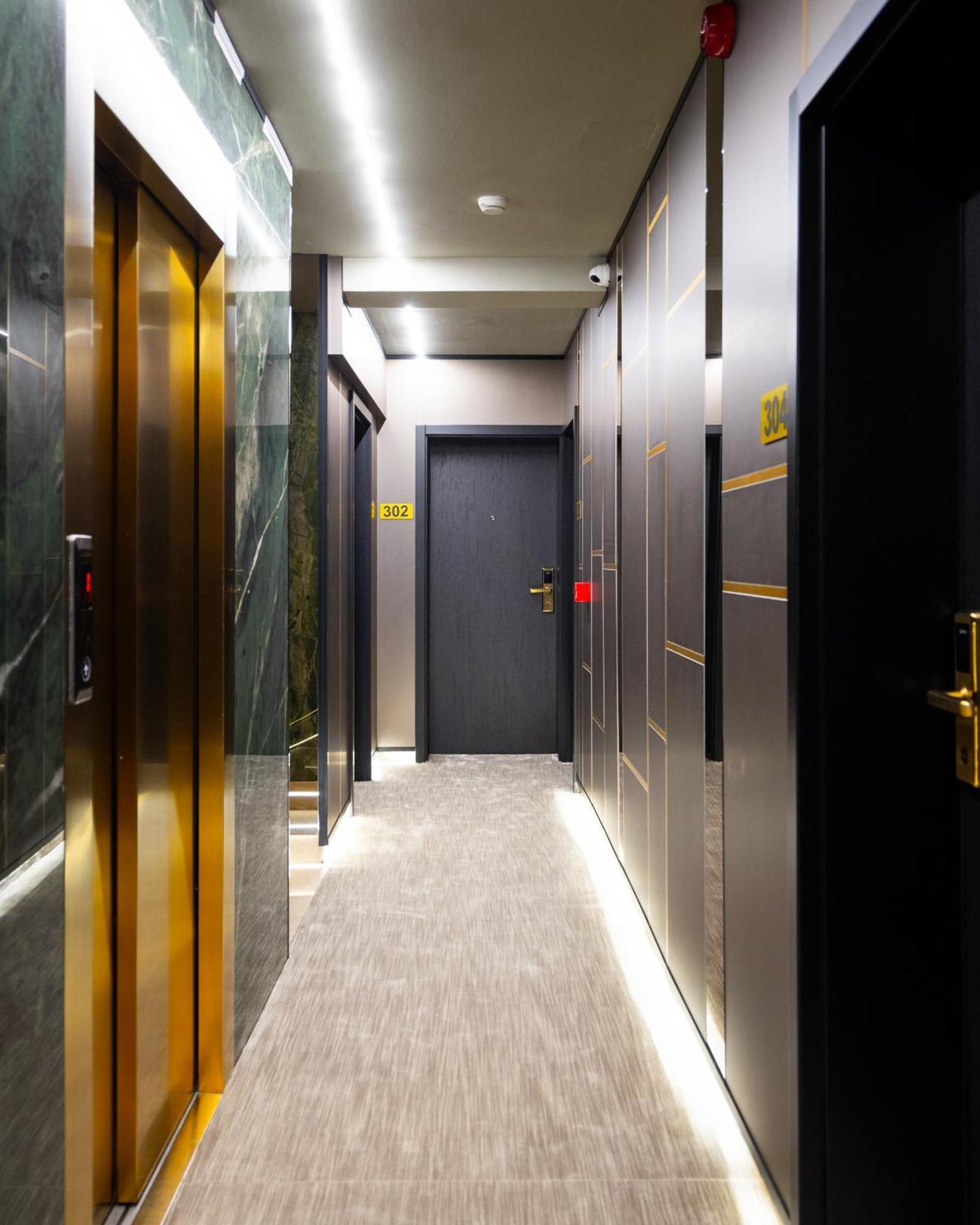 Hotel Opera Prishtine Bagian luar foto