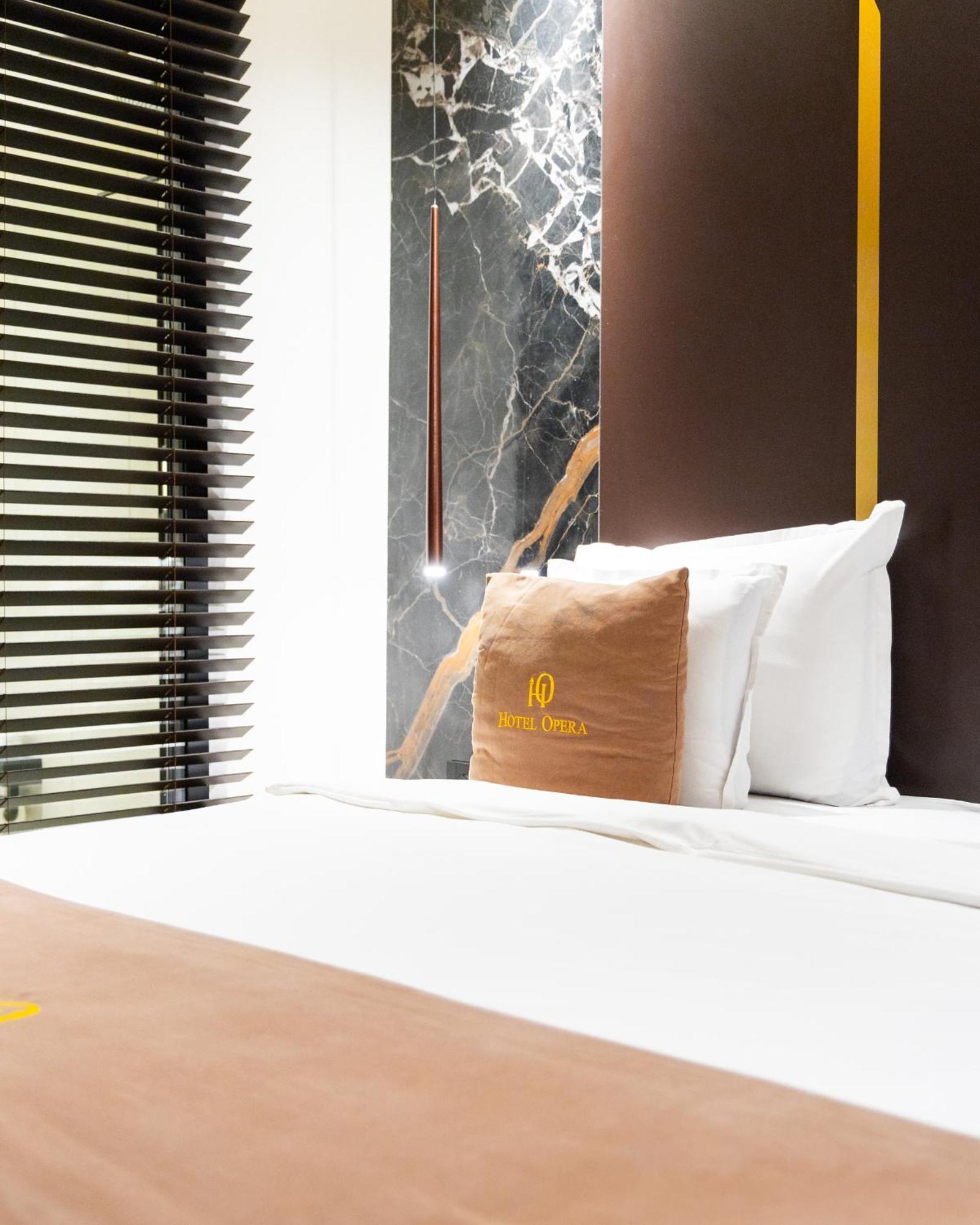 Hotel Opera Prishtine Bagian luar foto