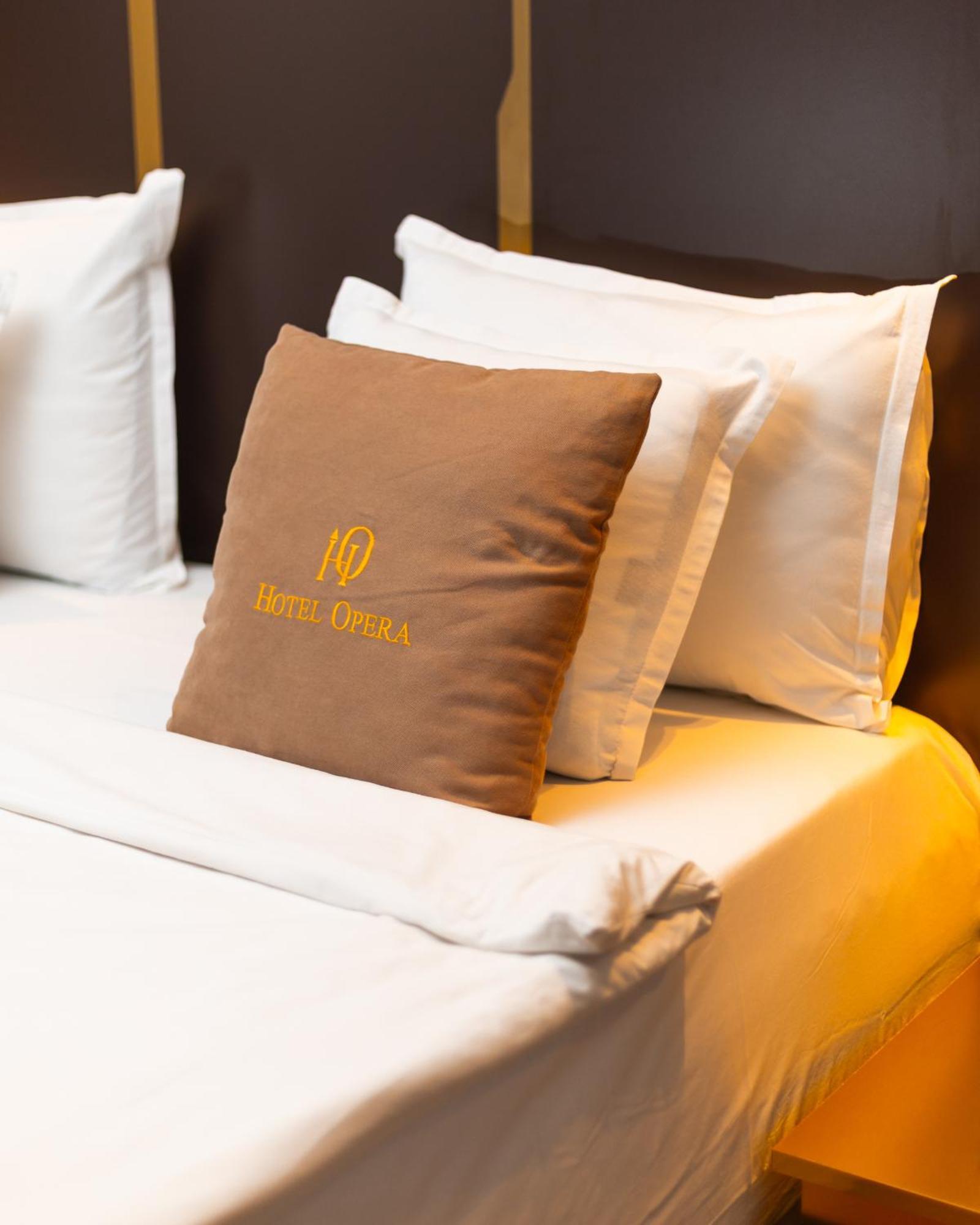 Hotel Opera Prishtine Bagian luar foto
