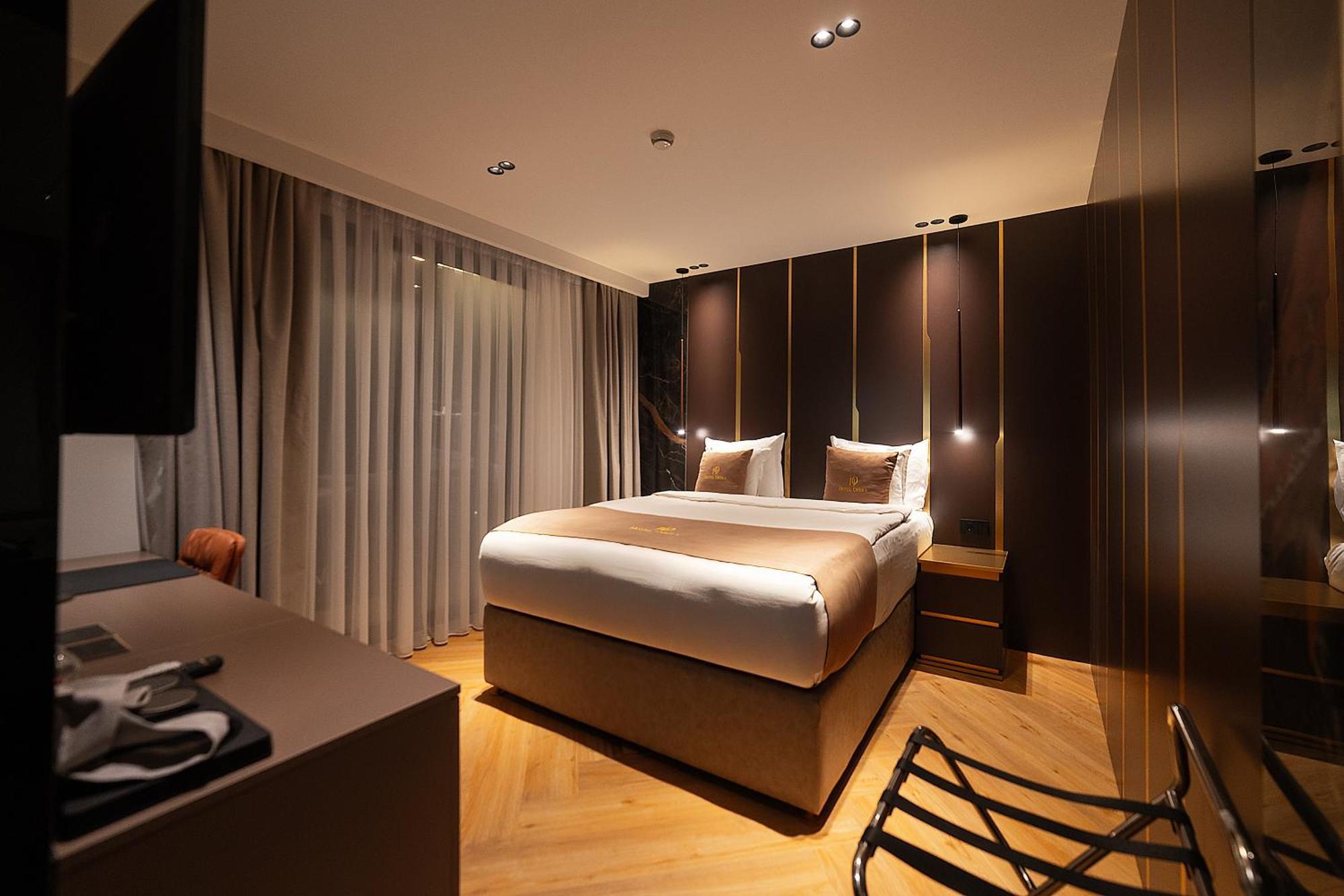 Hotel Opera Prishtine Bagian luar foto