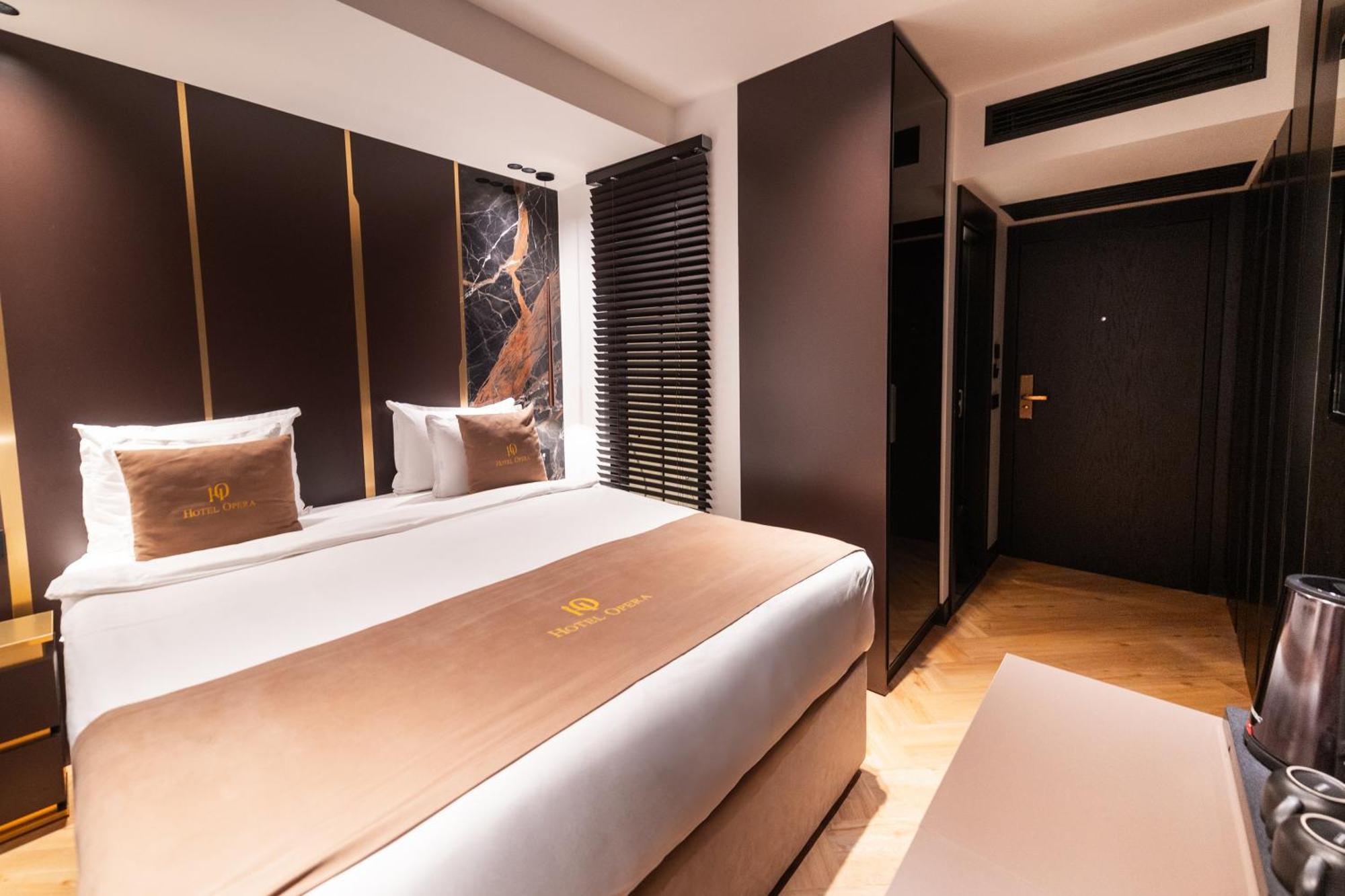 Hotel Opera Prishtine Bagian luar foto