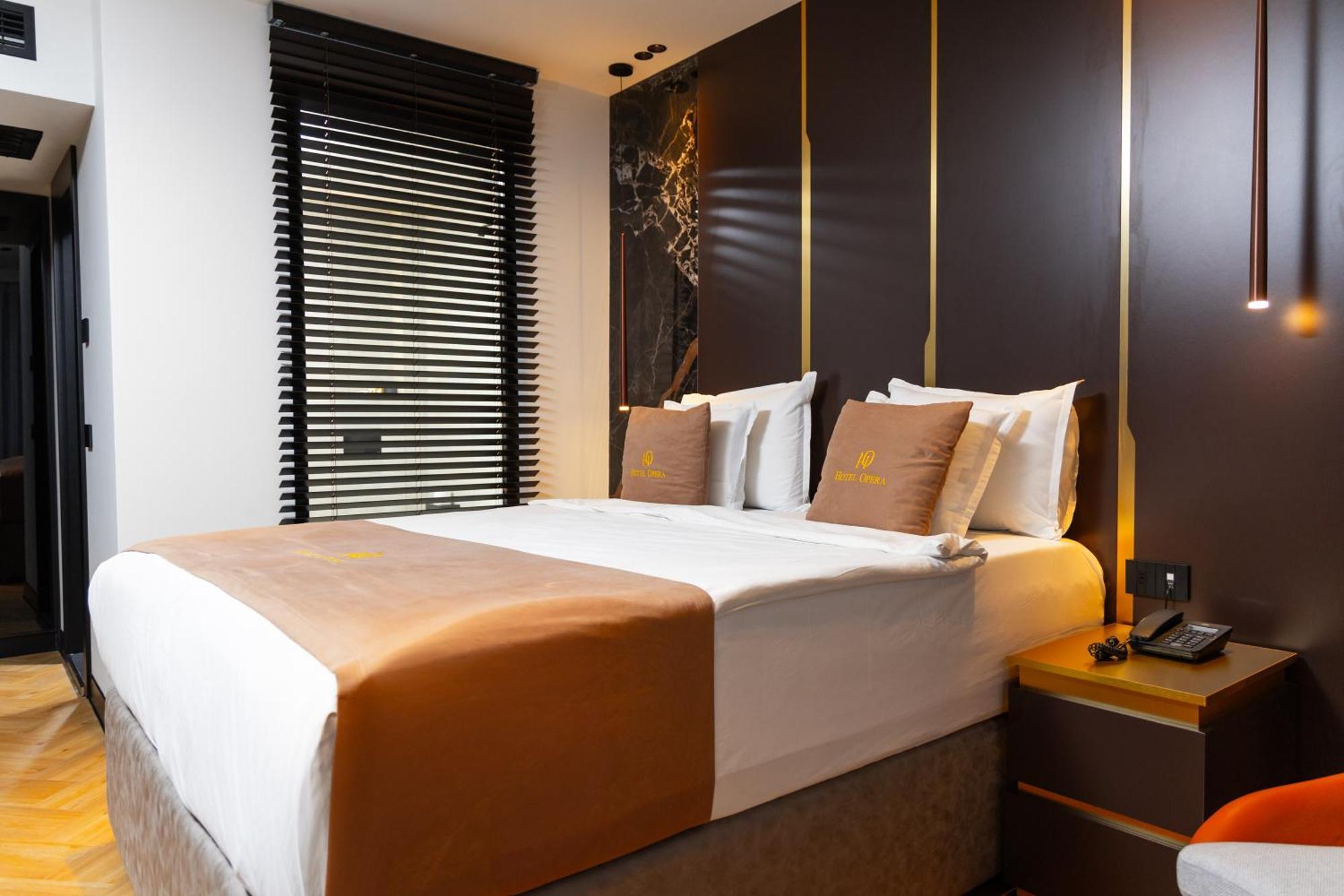 Hotel Opera Prishtine Bagian luar foto